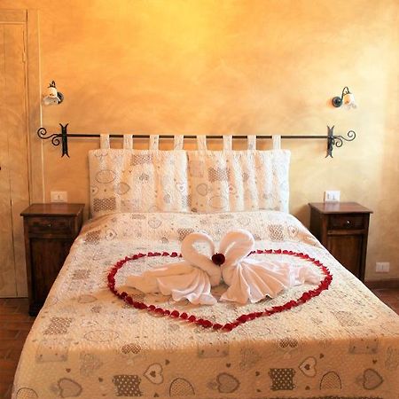La Casa Delle Rondini Bed & Breakfast Roncoferraro Eksteriør bilde