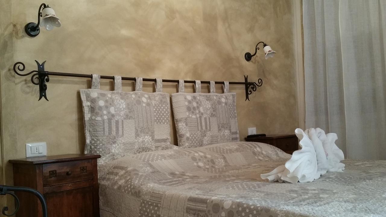 La Casa Delle Rondini Bed & Breakfast Roncoferraro Eksteriør bilde