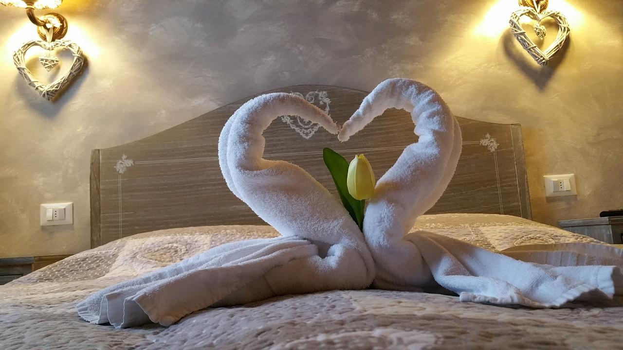 La Casa Delle Rondini Bed & Breakfast Roncoferraro Eksteriør bilde