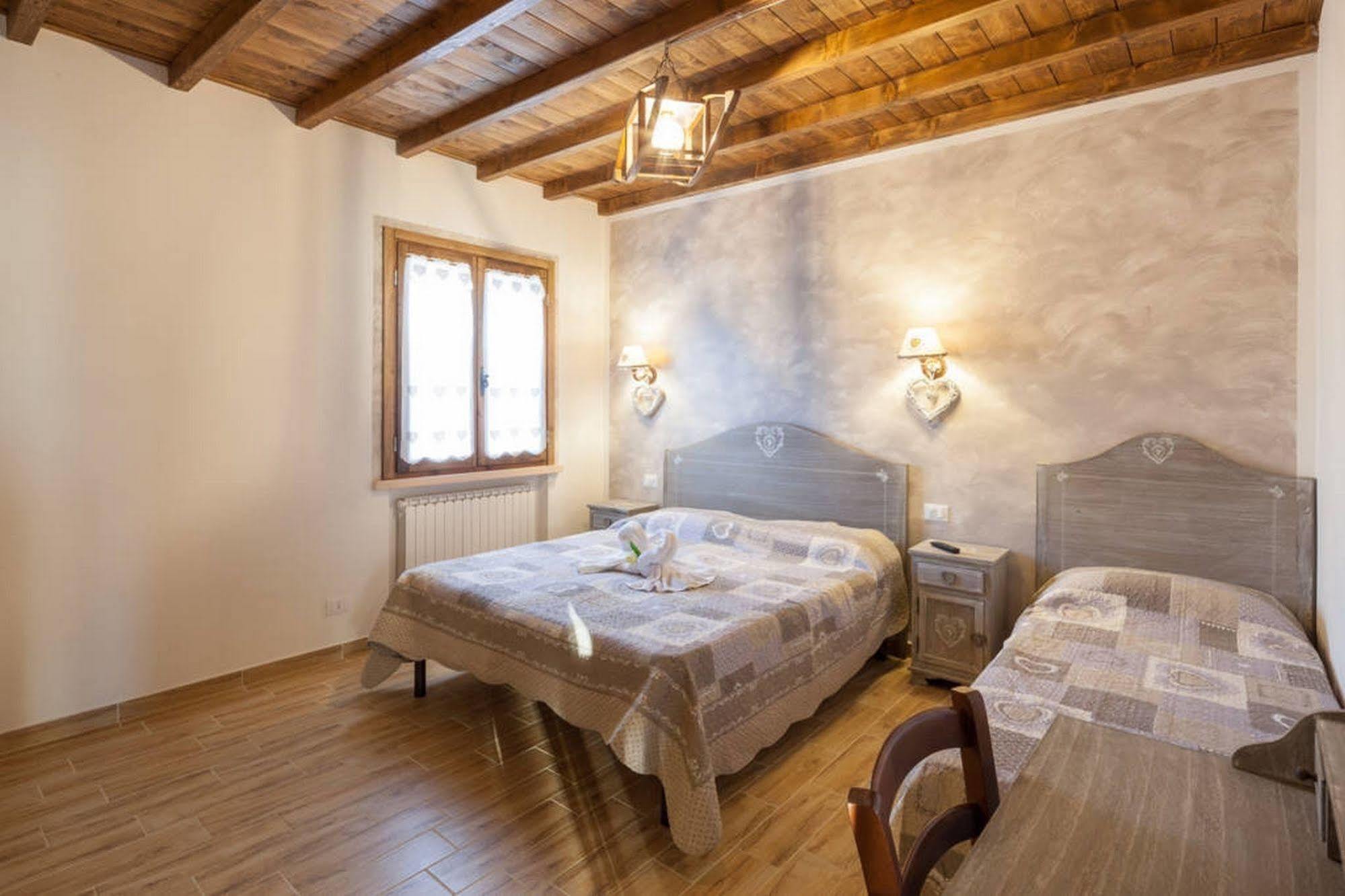 La Casa Delle Rondini Bed & Breakfast Roncoferraro Eksteriør bilde