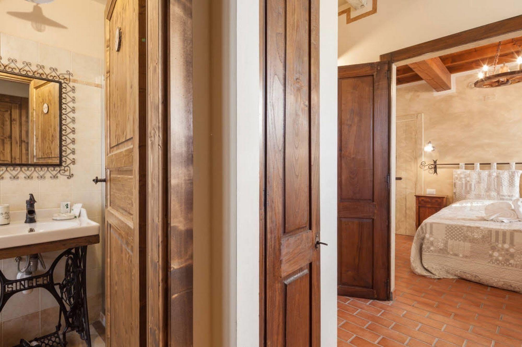 La Casa Delle Rondini Bed & Breakfast Roncoferraro Eksteriør bilde