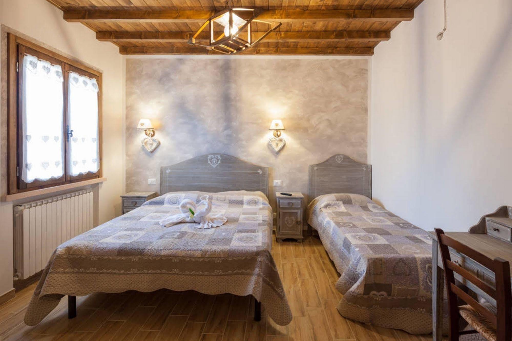 La Casa Delle Rondini Bed & Breakfast Roncoferraro Eksteriør bilde