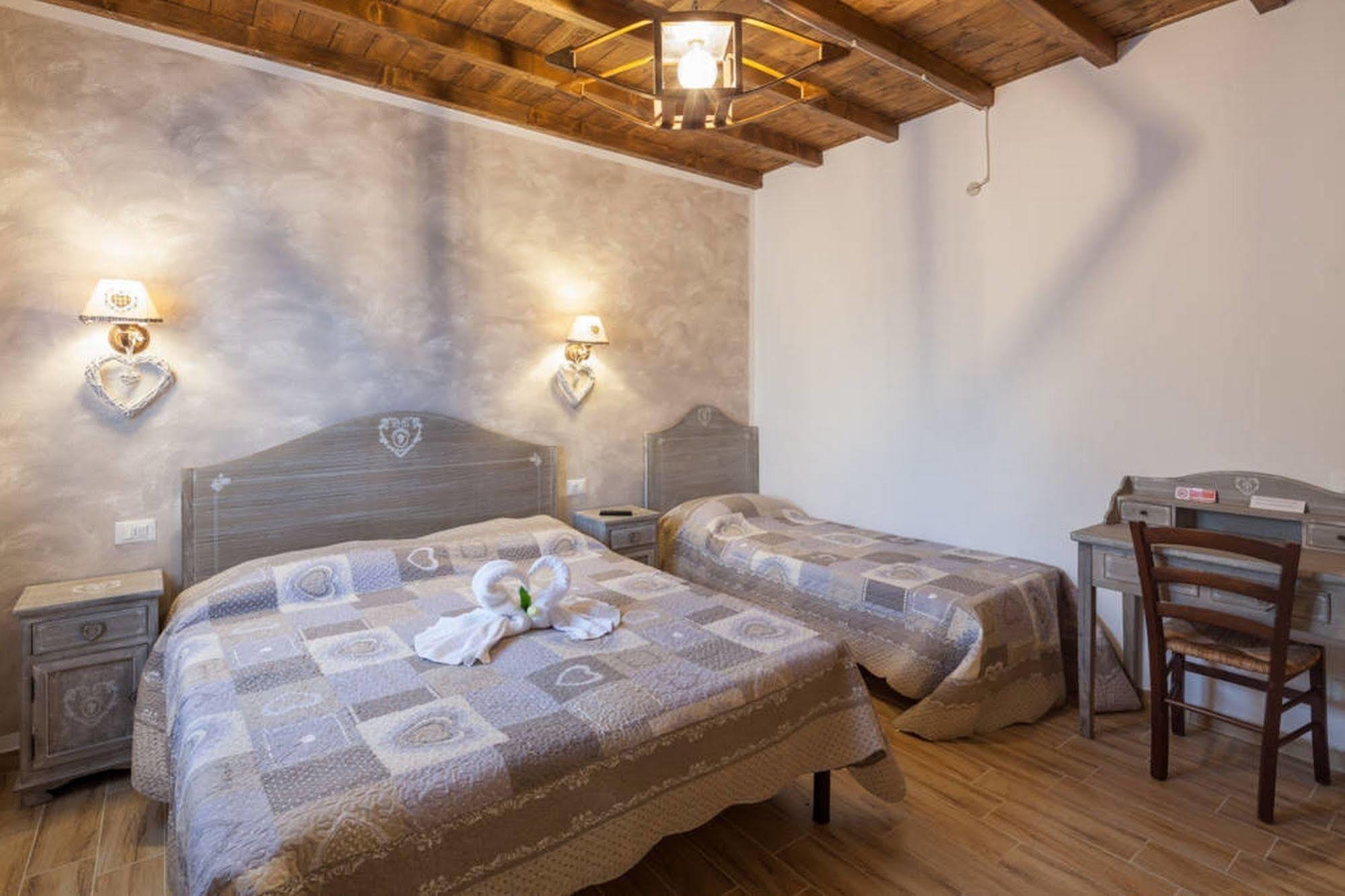 La Casa Delle Rondini Bed & Breakfast Roncoferraro Eksteriør bilde