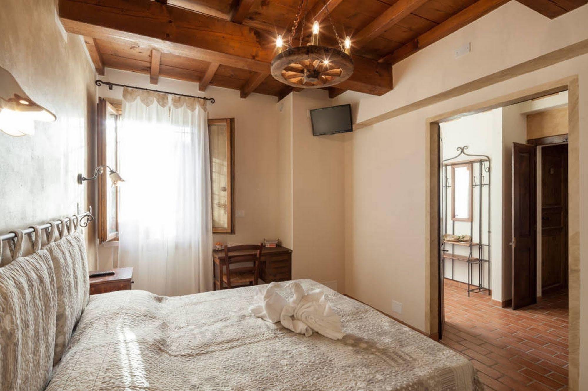 La Casa Delle Rondini Bed & Breakfast Roncoferraro Eksteriør bilde