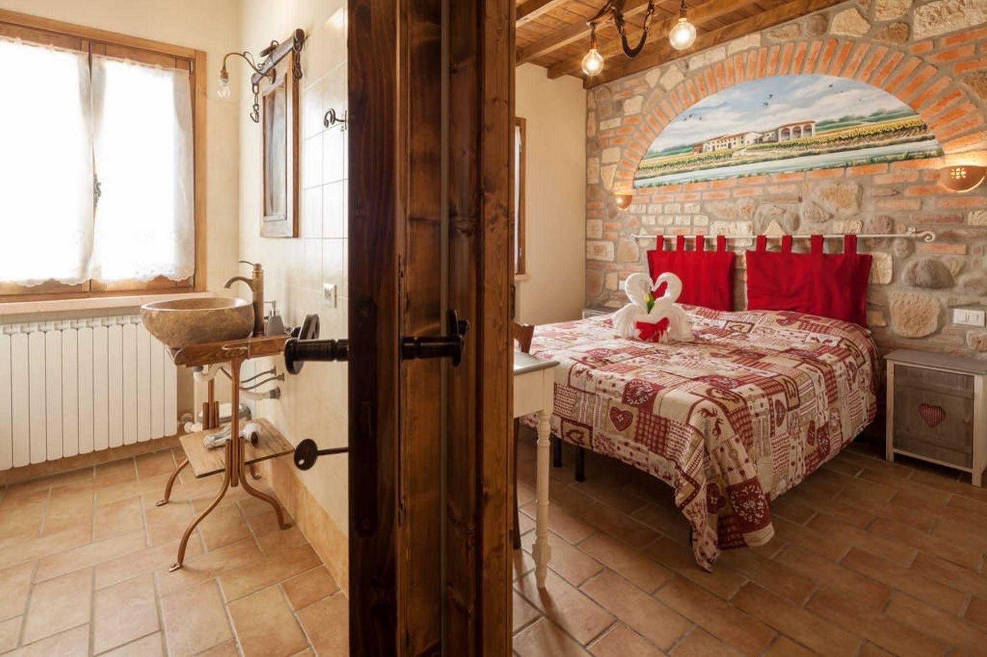 La Casa Delle Rondini Bed & Breakfast Roncoferraro Eksteriør bilde