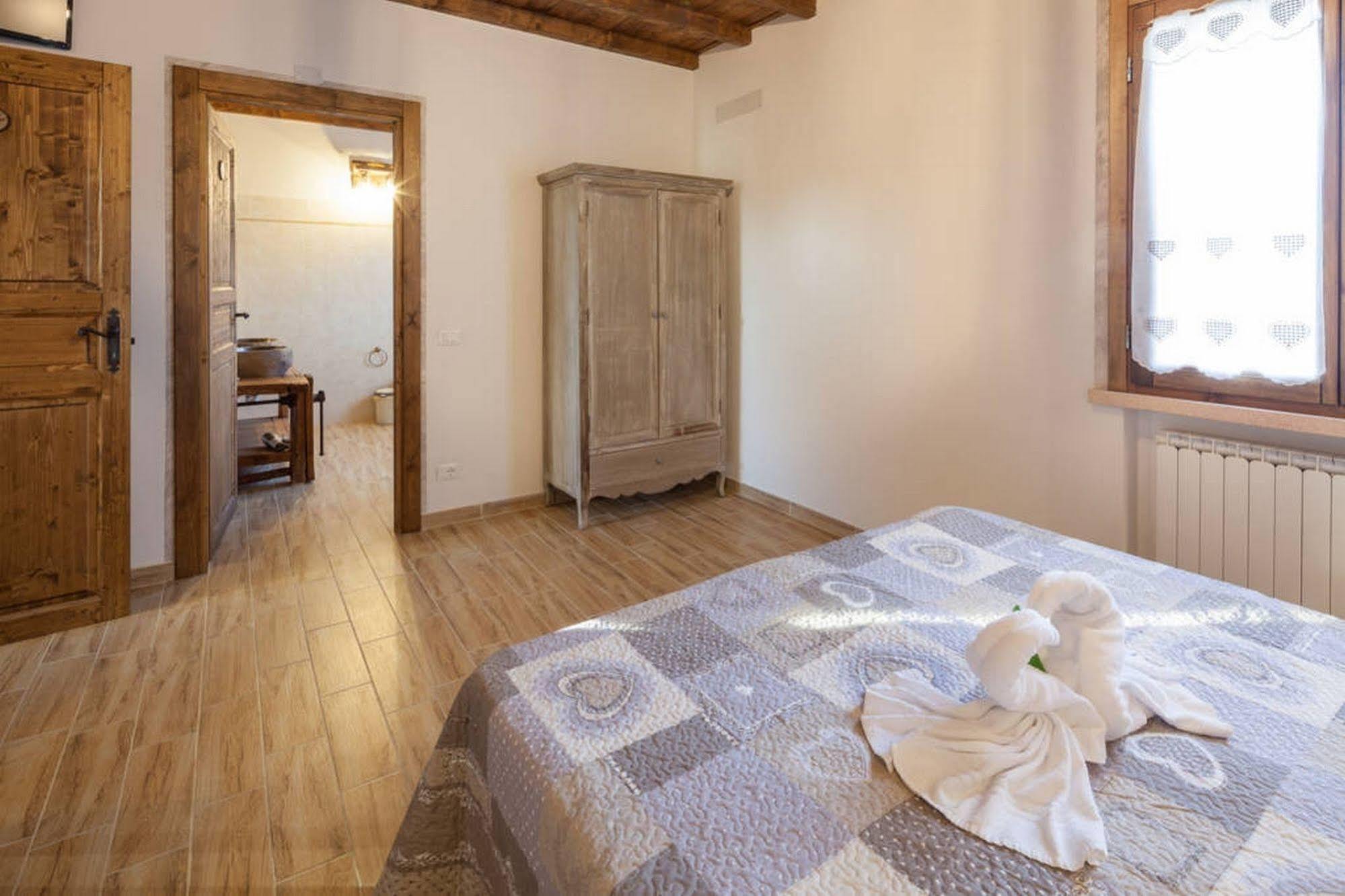 La Casa Delle Rondini Bed & Breakfast Roncoferraro Eksteriør bilde