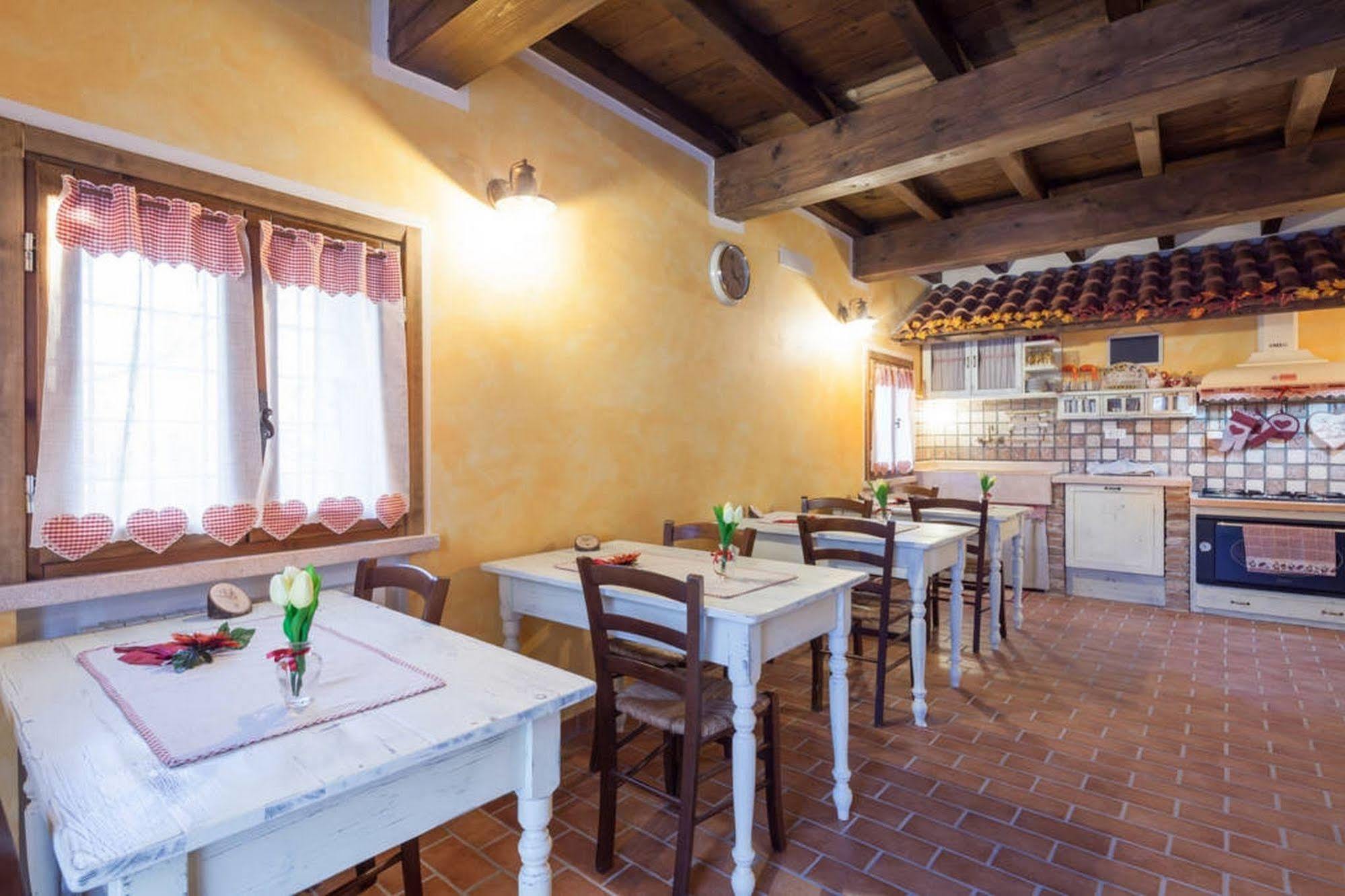 La Casa Delle Rondini Bed & Breakfast Roncoferraro Eksteriør bilde