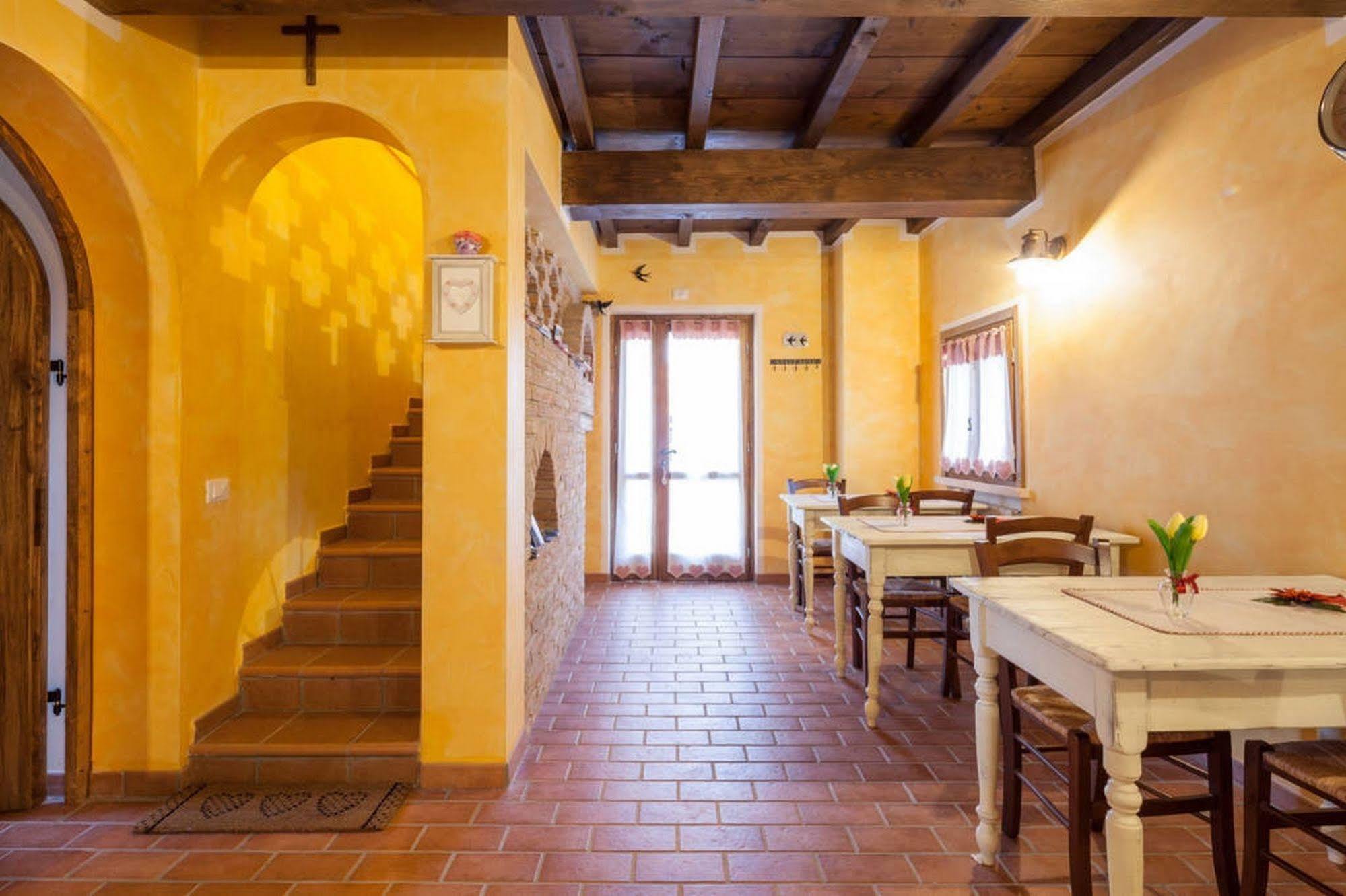 La Casa Delle Rondini Bed & Breakfast Roncoferraro Eksteriør bilde